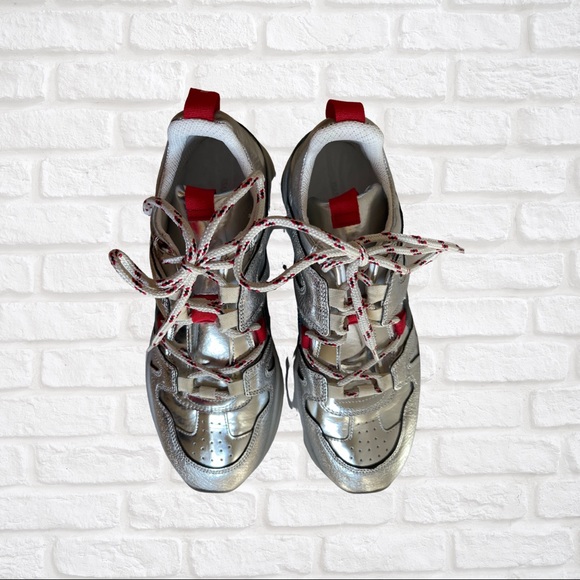 Isabel Marant Kindsay Two-Tone Sneakers. - Picture 2 of 5